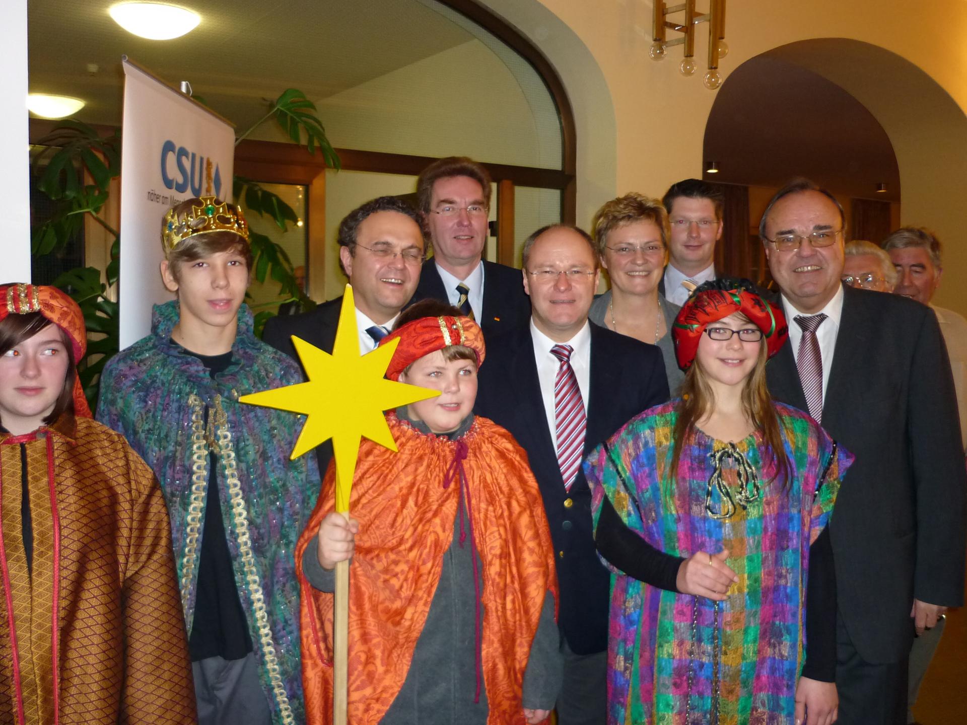 Die Sternsinger besuchen das CSU-Dreikönigstreffen mit Bundesinnenminister Dr. Hans-Peter Friedrich Sternsinger 2012