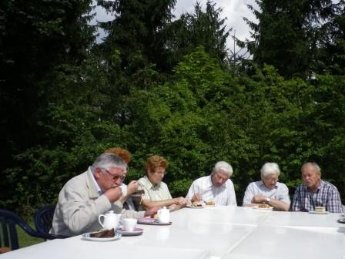 Ein gemütliches Kaffeetrinken darf nicht fehlen Studienfahrt nach Wallenfels 2012