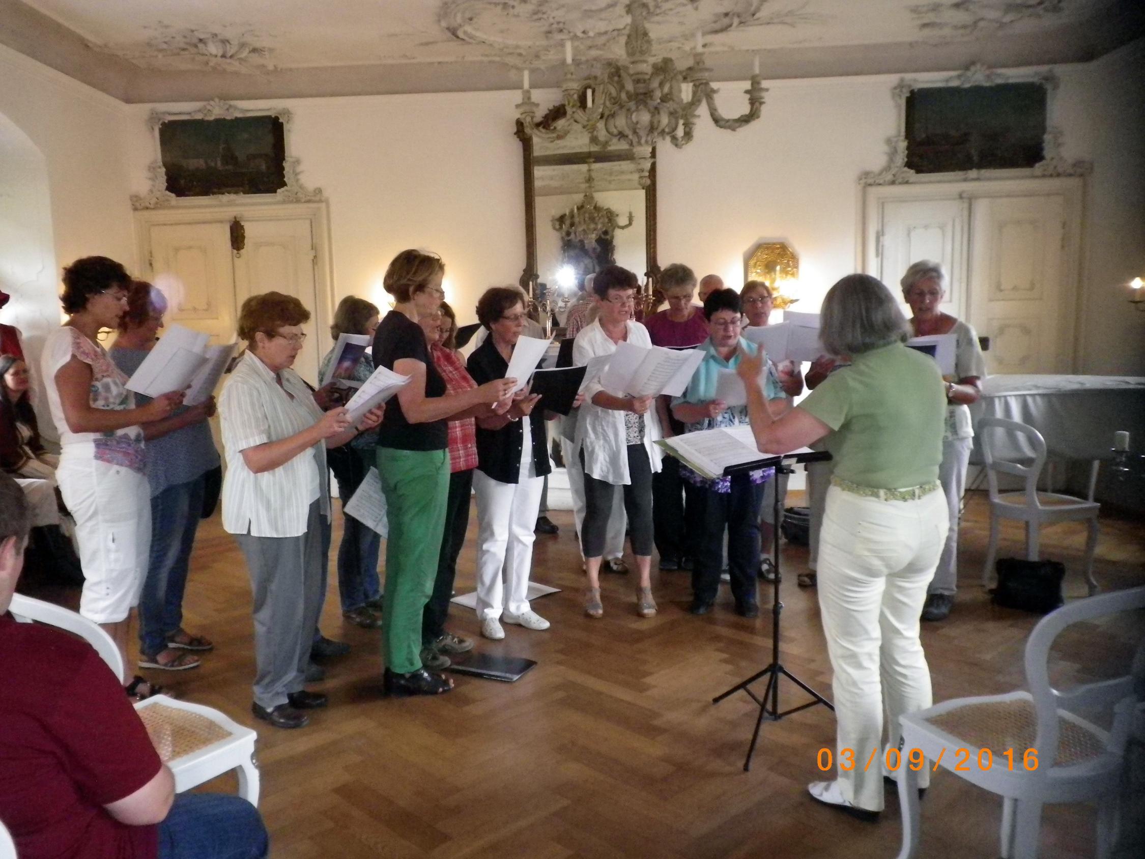Gemeinsames Singen beim Chorausflug Chorausflug ins Coburger Land