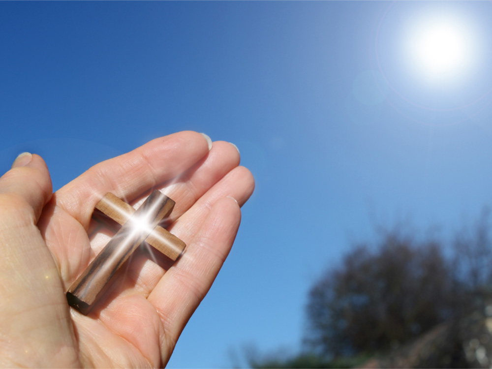 Gerne stehen Ihnen die Kurseelsorger in Bad Steben zu einem Gespräch zur Verfügung. Kreuz in Hand
