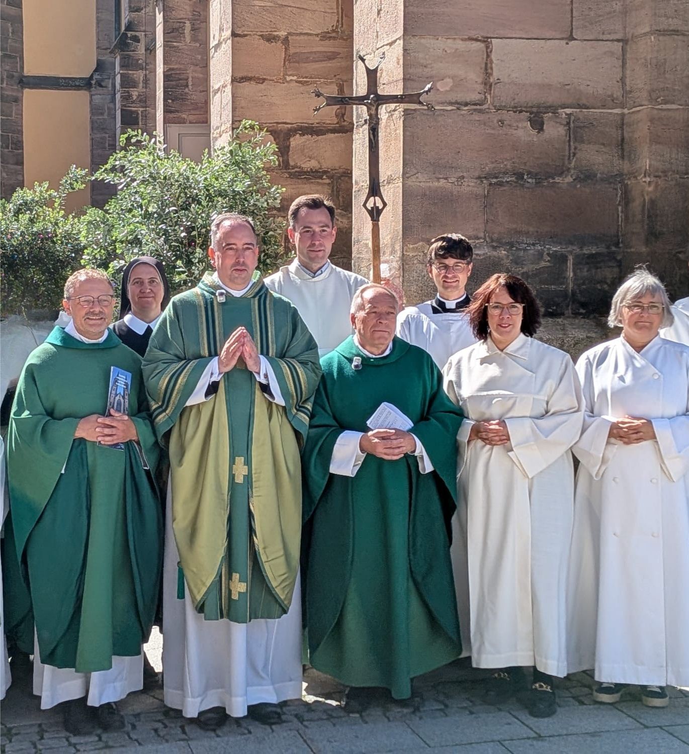Pfr. Dieter Jung, Sr. Margareta Fischer, Dekan Andreas Seliger, PR Sebastian König, Generalvikar Georg Kestel, Pfarrvikar Christopher Helbig, GR Barbara Merkes, GR Mechthild Fröh Amtseinführung Leitender Pfarrer